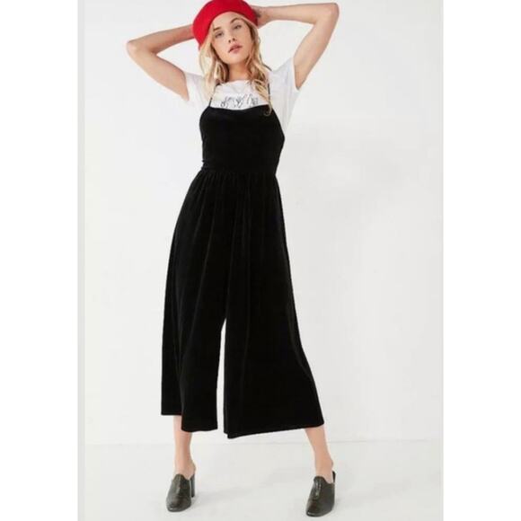 Urban Outfitters Emmavella Black Velvet Scoop Back Jumpsuit Wide Leg Med Strappy - Picture 2 of 12